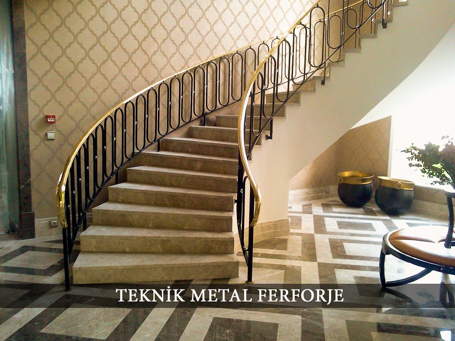 Ferforje Merdiven Korkuluğu Pirinç Küpeşteli